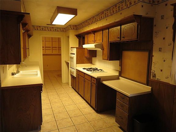 4th image of 2722 Eastridge Dr