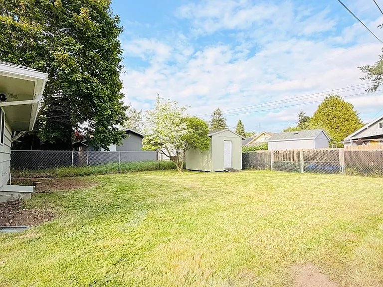 7233 Tacoma Ave S — Photo 22