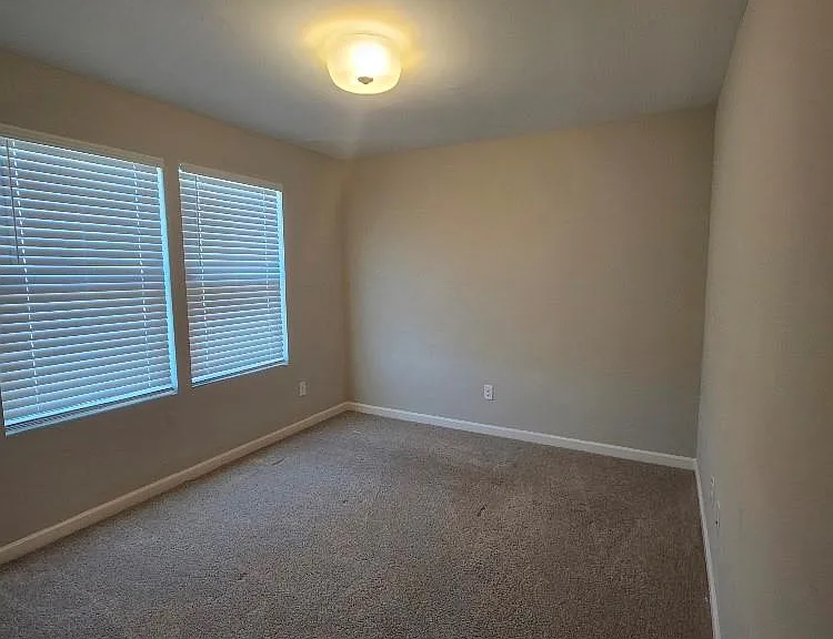 411 Copes Ct — Photo 10