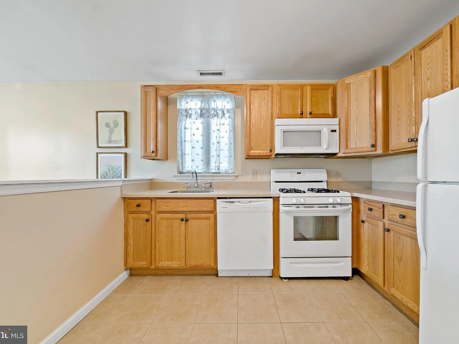 1 bed, 1.0 bath, 711 sqft, $1,400 — Photo 2