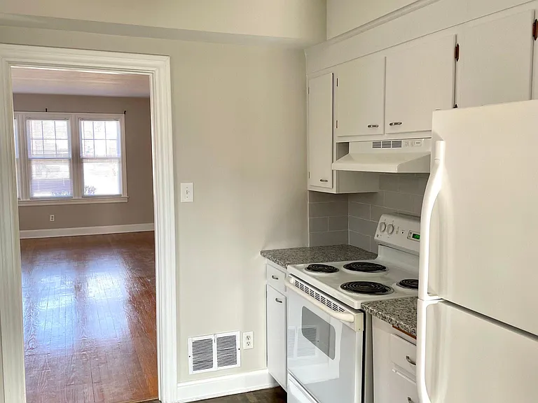 1321 Charleston Ave — Photo 15