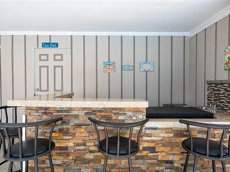 2140 Pinehurst St — Photo 28