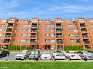3700 Capri Ct APT 502, Glenview, IL