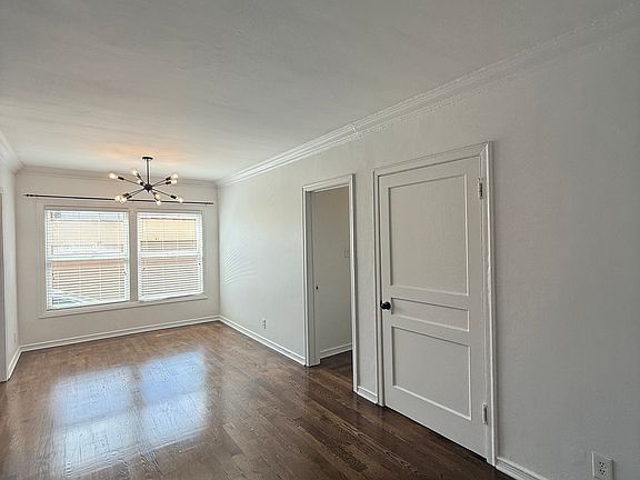 3rd image of 1637 Lyman Pl