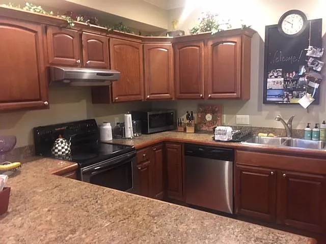 664 University Ave #4 — Photo 6