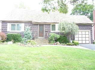 415 Sigmond St, Freeport, NY 11520
