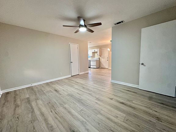 4th image of 12142 Oberlin Dr