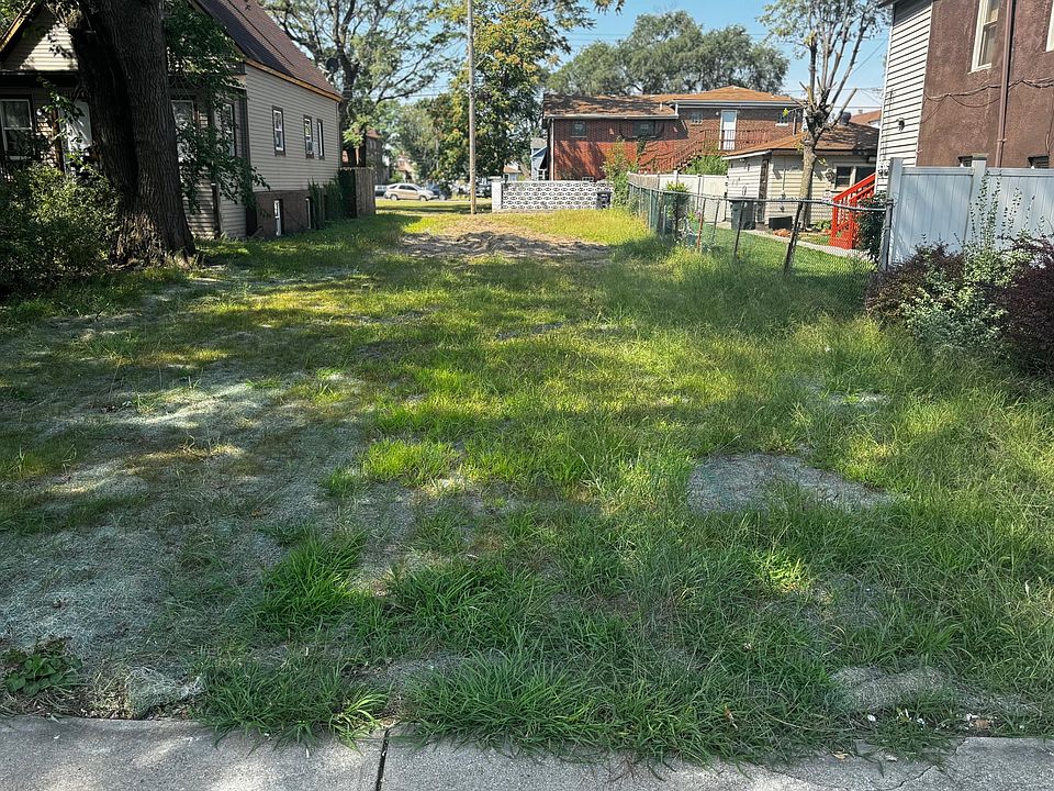 2nd image of 3916 Evergreen St