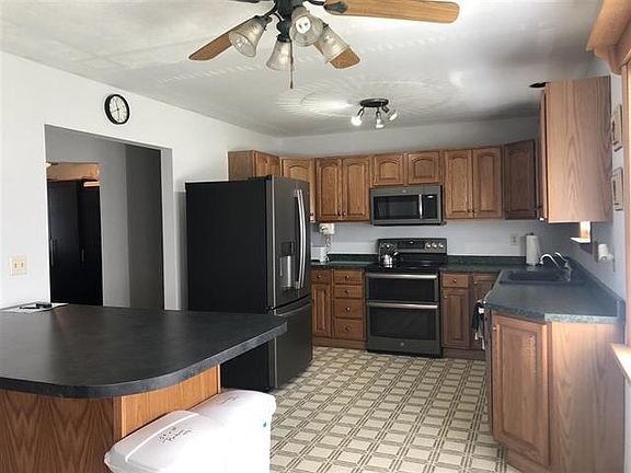 5th image of 16 Meadow Dr