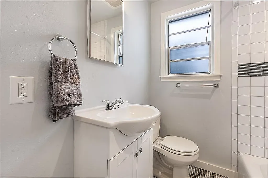 1 bed, 700 sqft, $990 — Photo 4