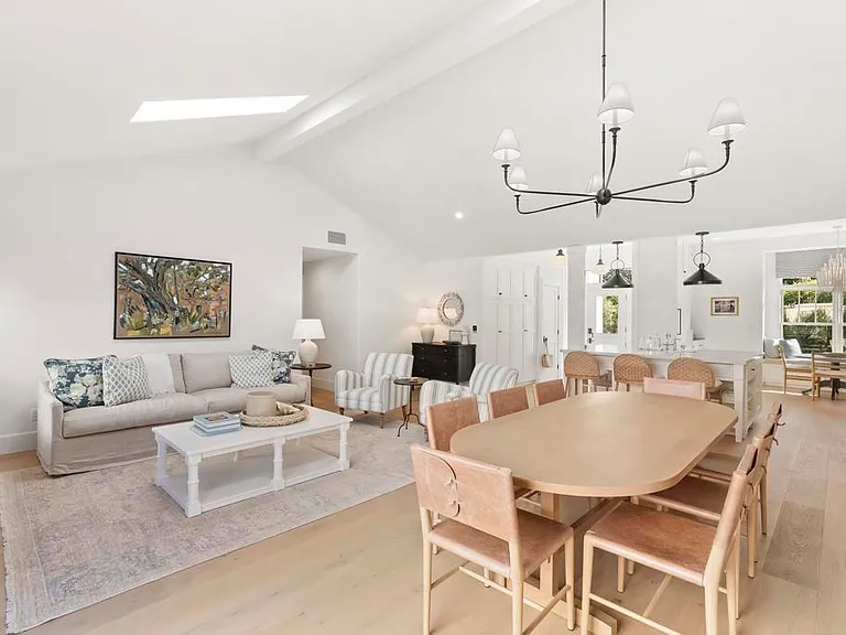 210 Estrella St — Photo 10