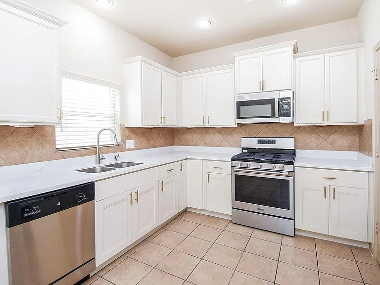 2106 Harmon Crest Ct — Photo 13