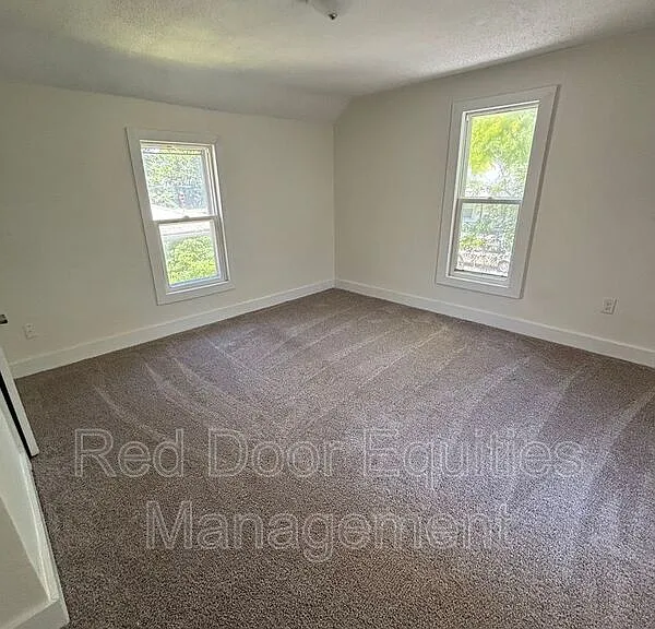 421 Washington Ave — Photo 14
