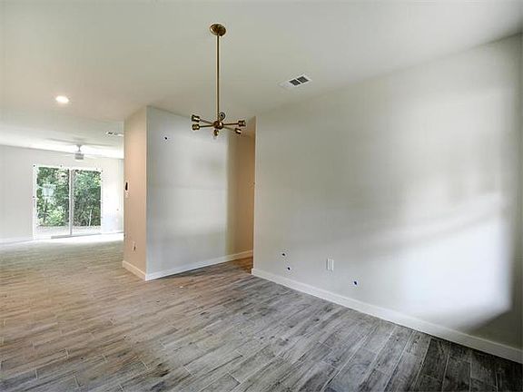 4th image of 1108 Floradale Dr
