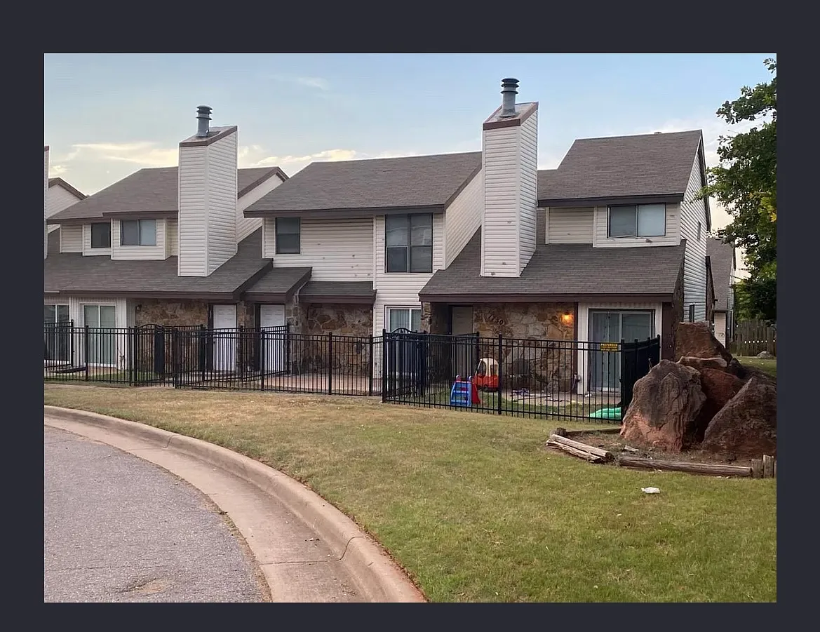1 bed, 1.5 bath, 1300 sqft, $1,200 — Photo 1
