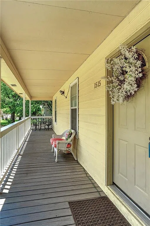 1515 Harris St — Photo 2