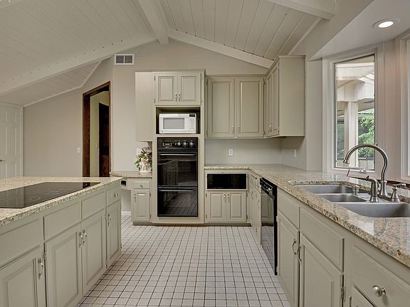 5th image of 26040 Wild Rose Ln