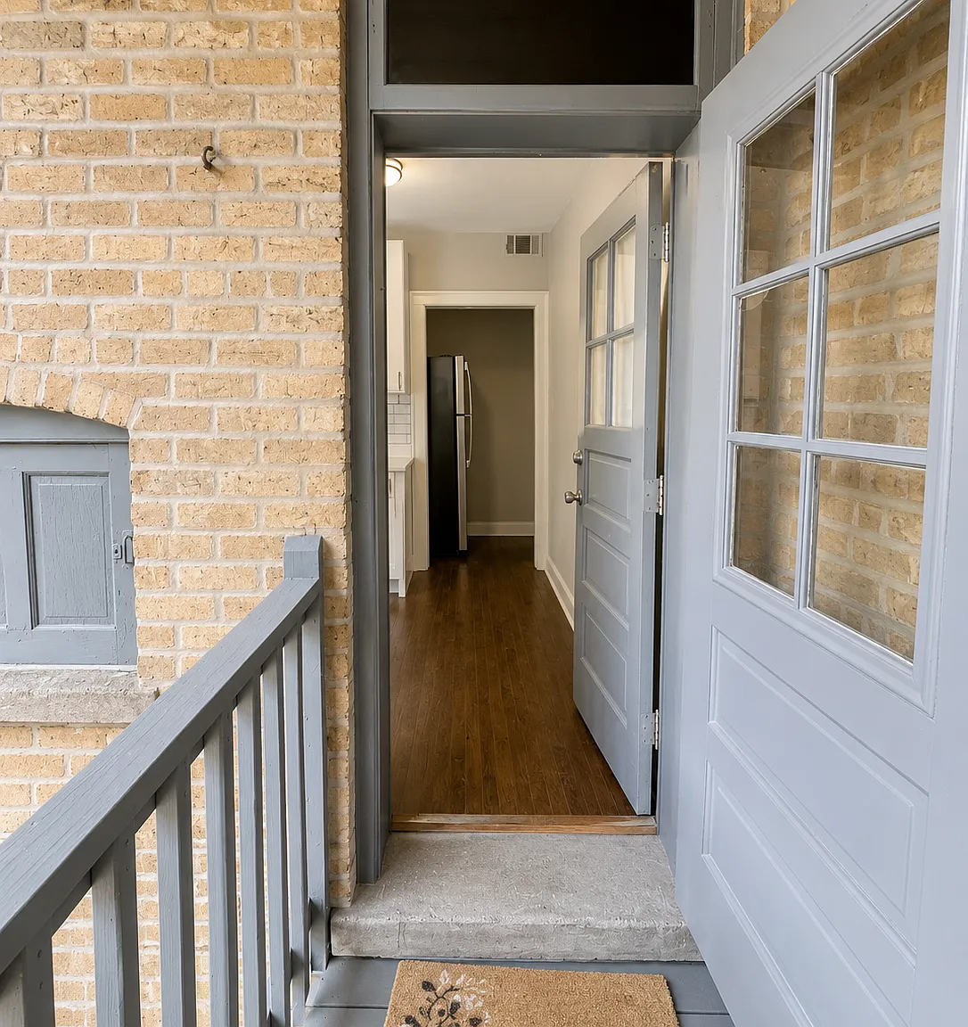 3 bed, 1200 sqft, $2,300 — Photo 1