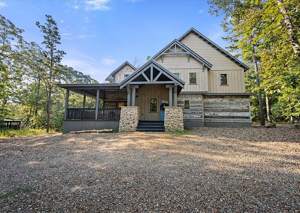 1st image of 60 Skyhorse Dr