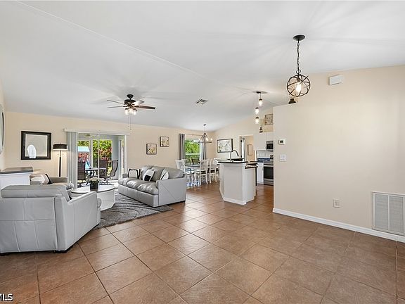 4th image of 241 SW 34th Ter