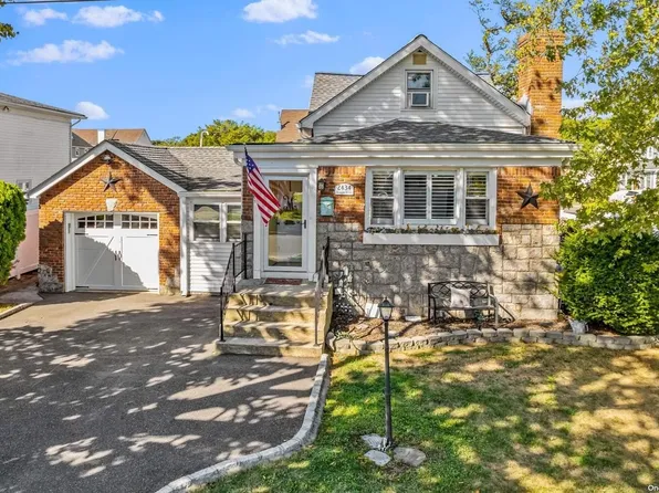 2434 Riverside Avenue, Seaford, NY 11783