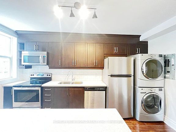 3rd image of 3 Roblocke Ave