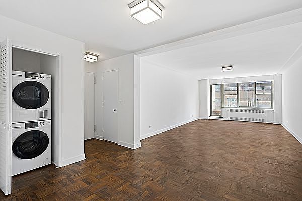1st image of 40 Park Ave APT 17F