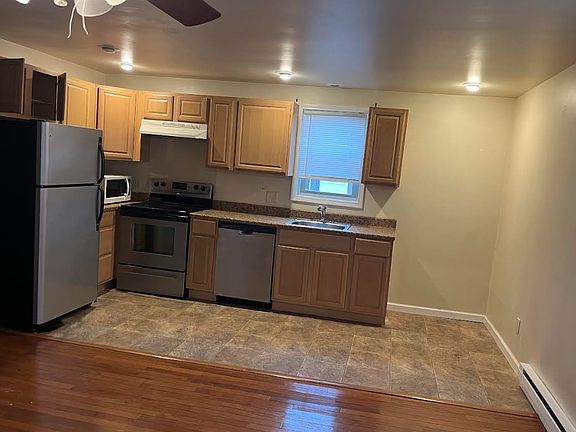 4th image of 646 S Main St #2