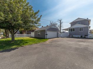 824 Guy Lombardo Ave, Freeport, NY 11520