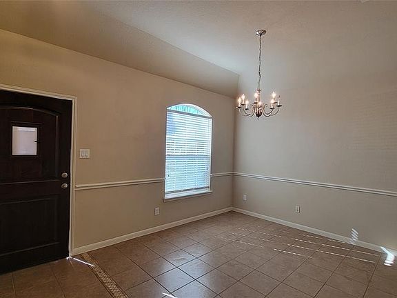 4th image of 122 Black Swan Pl