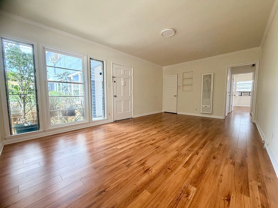 Living Room / Hall to bedroom