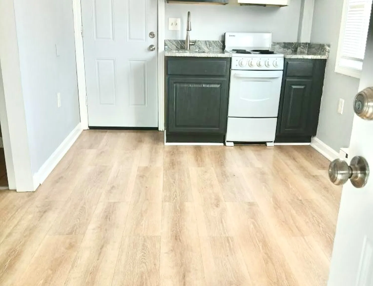 Studio, 400 sqft, $1,350 — Photo 2