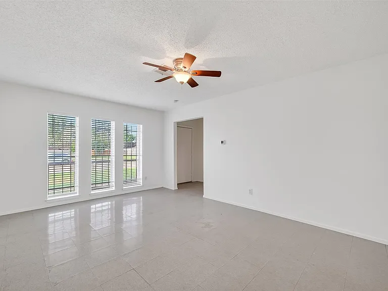 15022 Chipman Ln — Photo 4