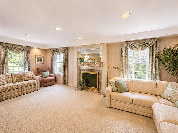 5th image of 7 Beech Tree Rd E