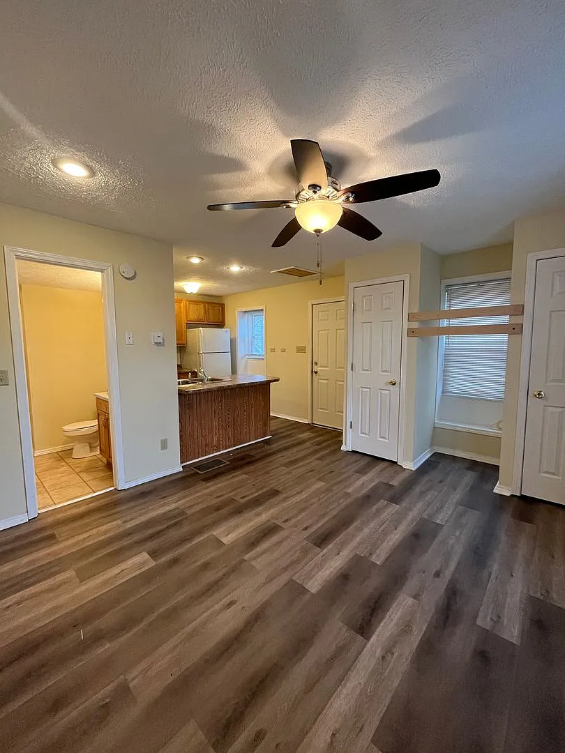 1007-1007 1/2 Samantha — Photo 3