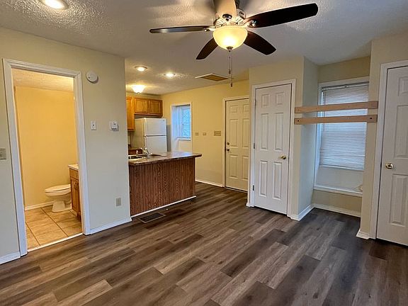 2nd image of 1007-1007 1/2 Samantha St #900