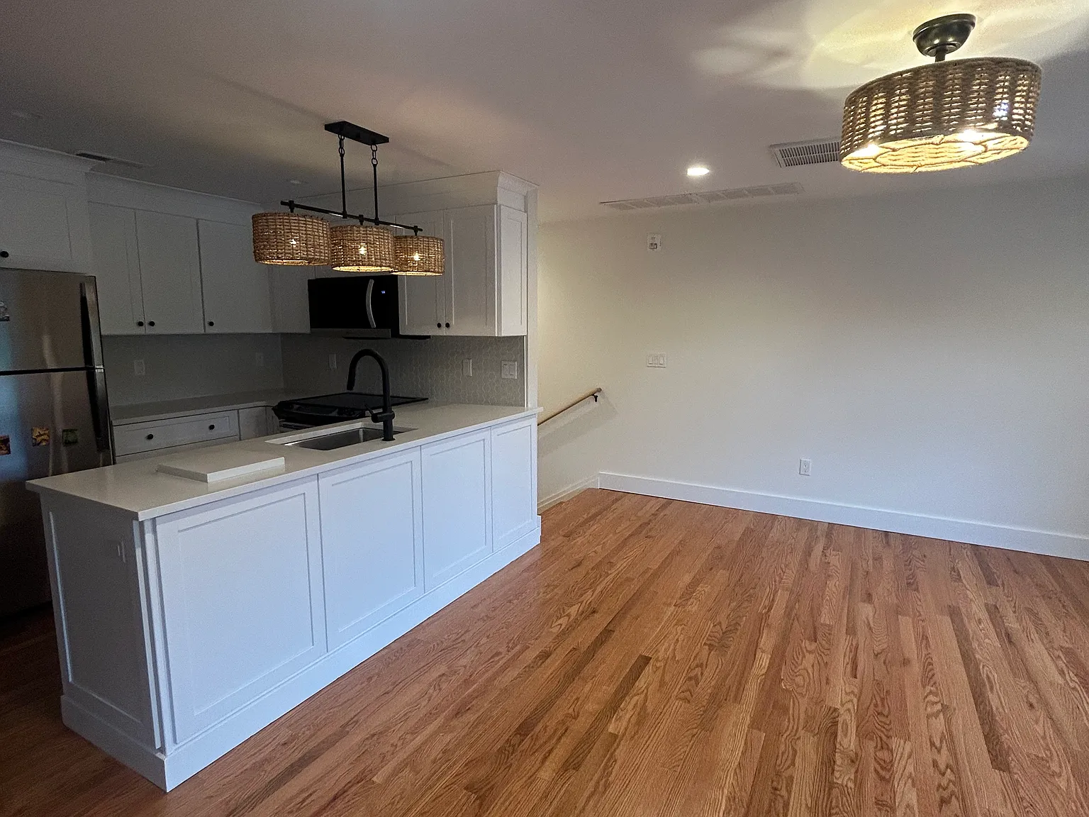 2 bed, 780 sqft, $3,000 — Photo 2
