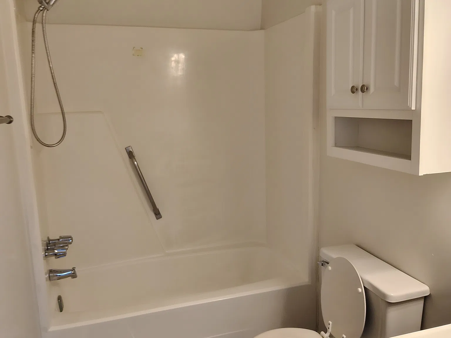 2 bed, 1040 sqft, $1,750 — Photo 2