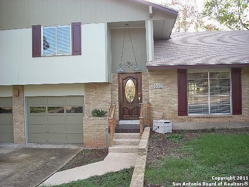 2nd image of 102 N WAYDELE CIR