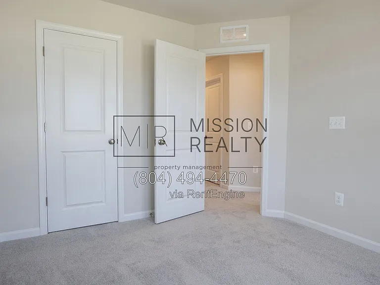 8756 Whitman Dr — Photo 25