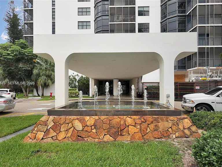 20100 W Country Club Dr #1003 — Photo 3