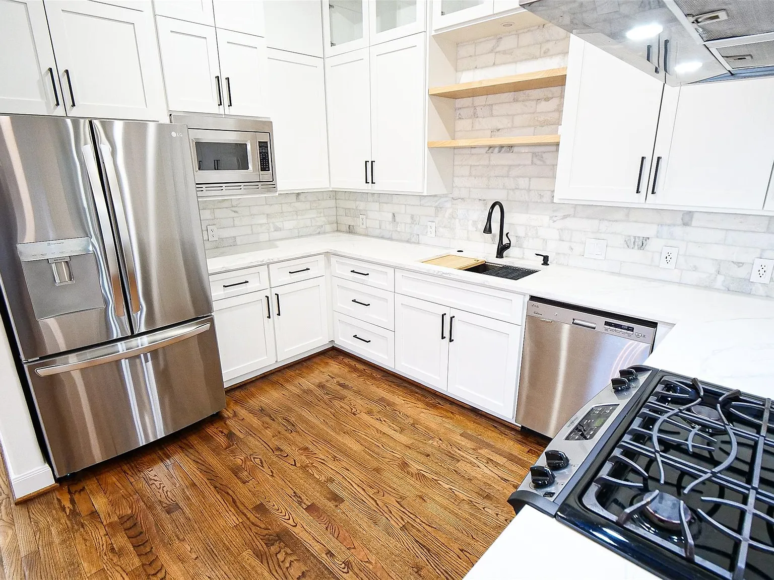 3 bed, 2.5 bath, 2262 sqft, $3,300 — Photo 1