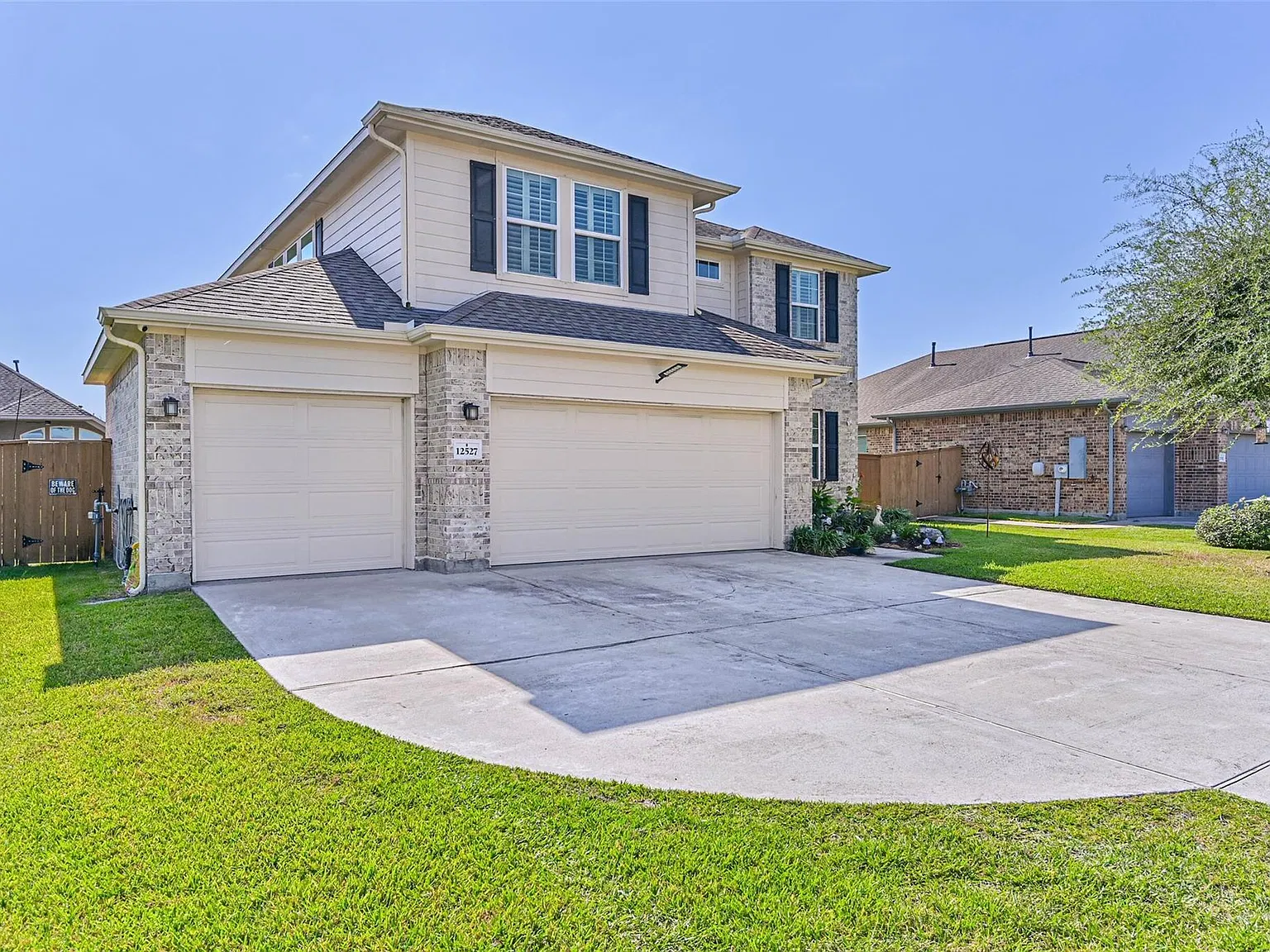 4 bed, 2.5 bath, 2852 sqft, $3,300 — Photo 2