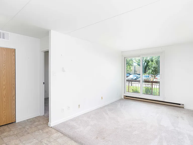 210 Oakland Ave — Photo 16