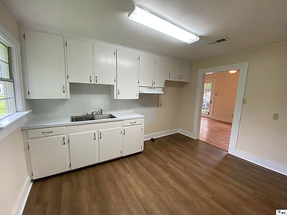 2nd image of 607 2nd St