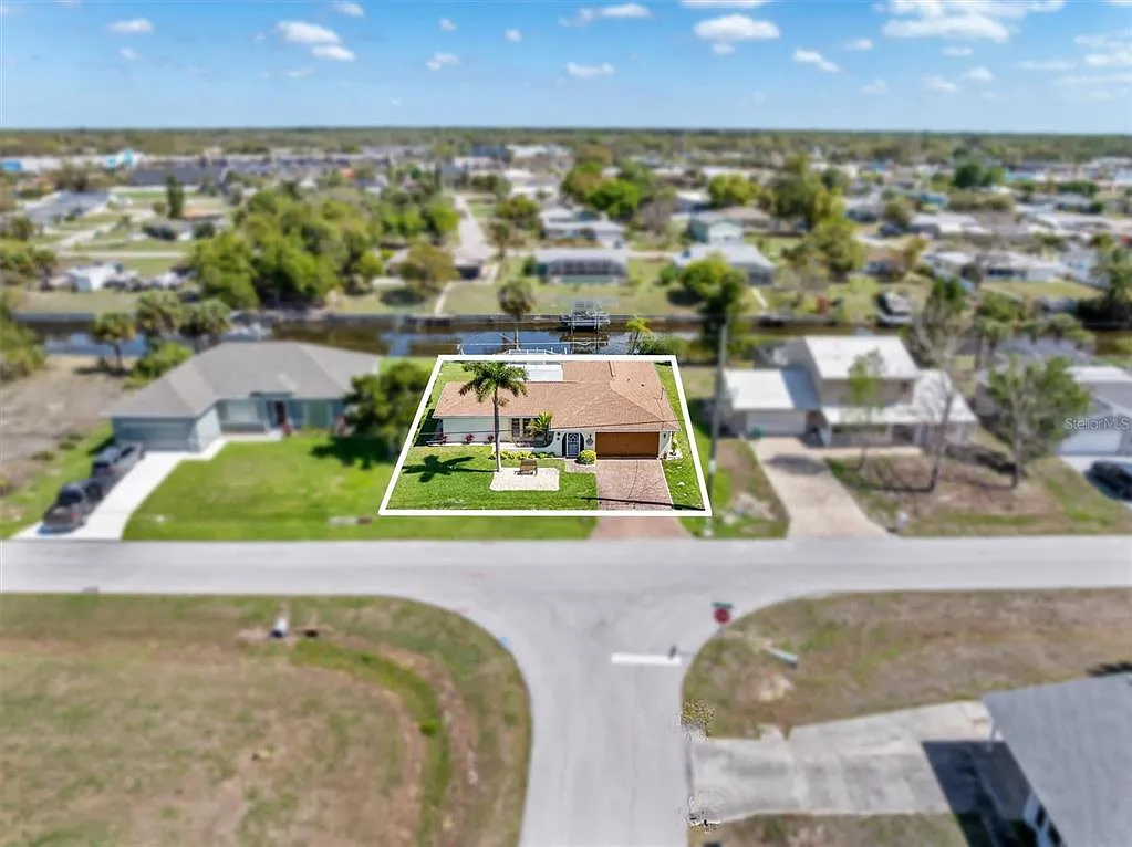3 bed, 2.0 bath, 1908 sqft, $6,000 — Photo 3