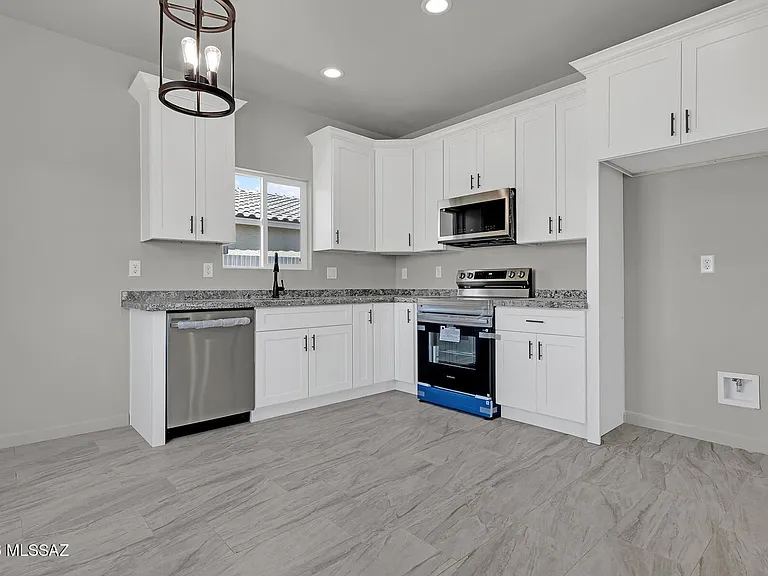 402 W Columbia St — Photo 10