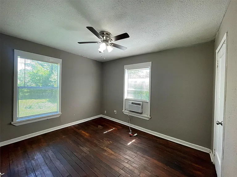 4623 Perry St — Photo 6