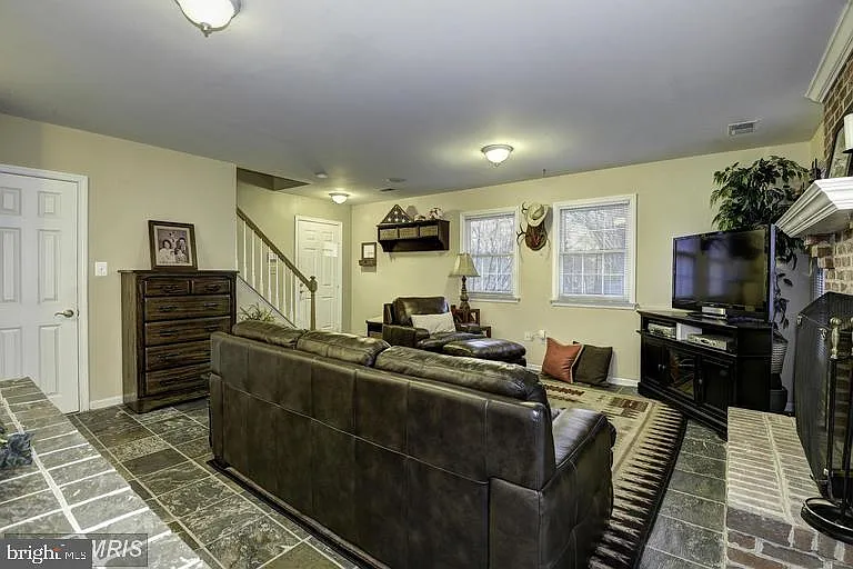 10501 Chancery Ct — Photo 16