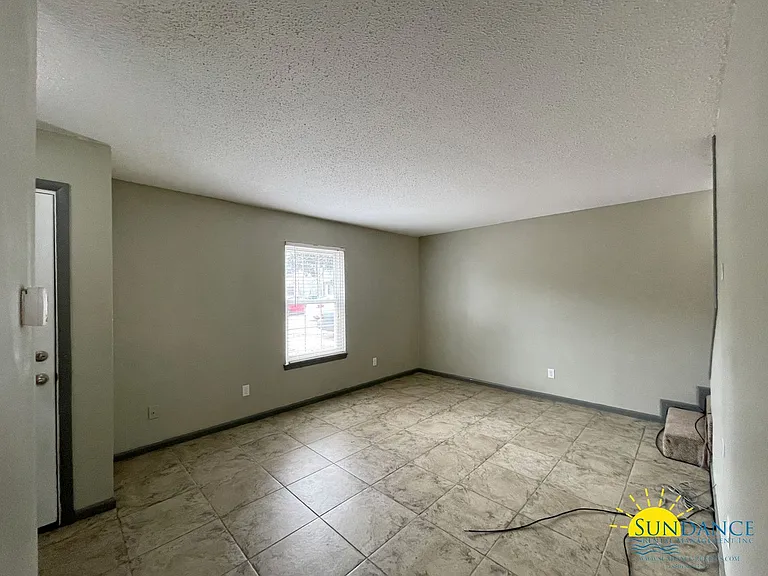 144 Valencia Dr — Photo 6